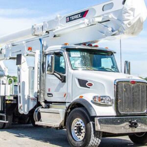 insulated-bucket-trucks-what-they-do-and-how-they-can-help-you