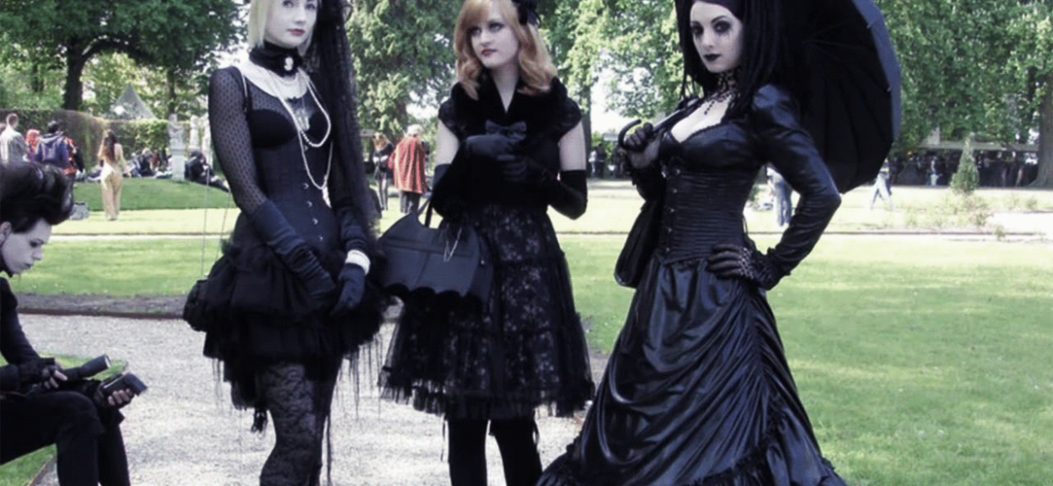 wear-gothic-clothing-for-getting-a-good-look