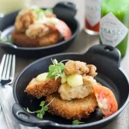 Fried Heirloom Tomatoes with Buttermilk Fried Oysters and Inexperienced Pepper Aioli