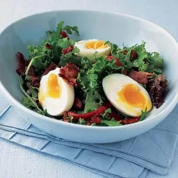 Heat Salad Of Eggs & Bacon With Tomato Dressing